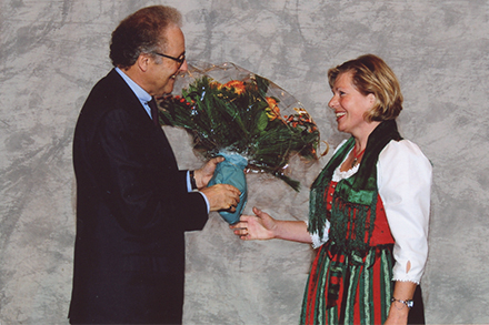 Henry Rauter und Gertrud Beeskow beim 40-jährigen Dienstjubiläum.