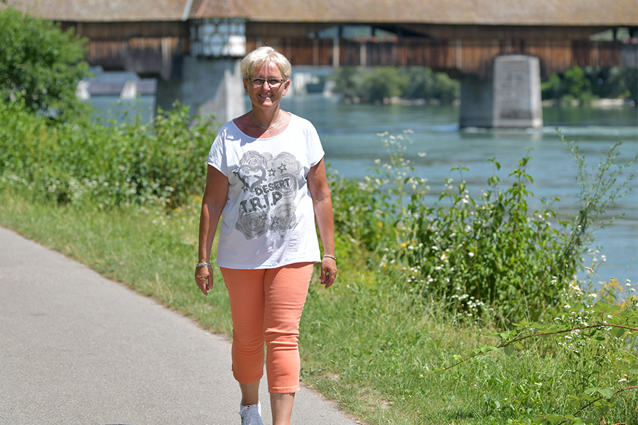 Cornelia Hauser from VITA on the Rhine promenade