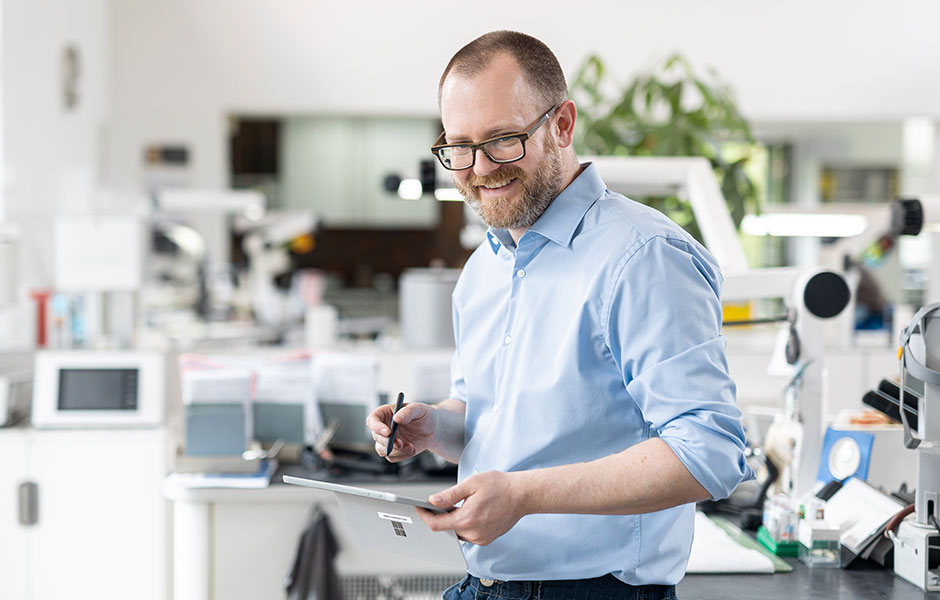 Master Dental Technician Stephan Juckel in his laboratory