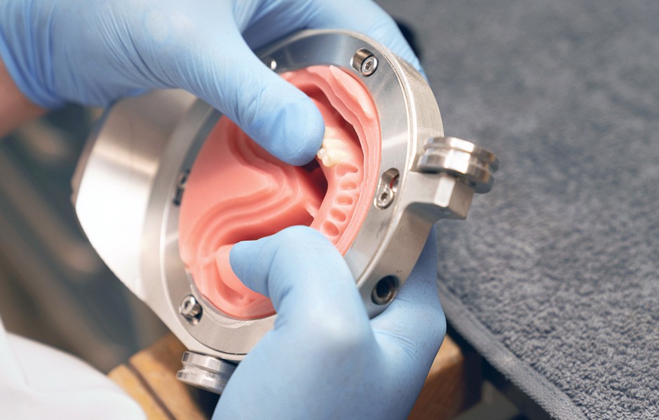 The fit of VITA VIONIC VIGO teeth is checked on a milled denture base.