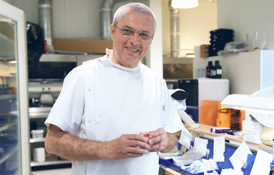 Ralph van der Reijden nel suo laboratorio