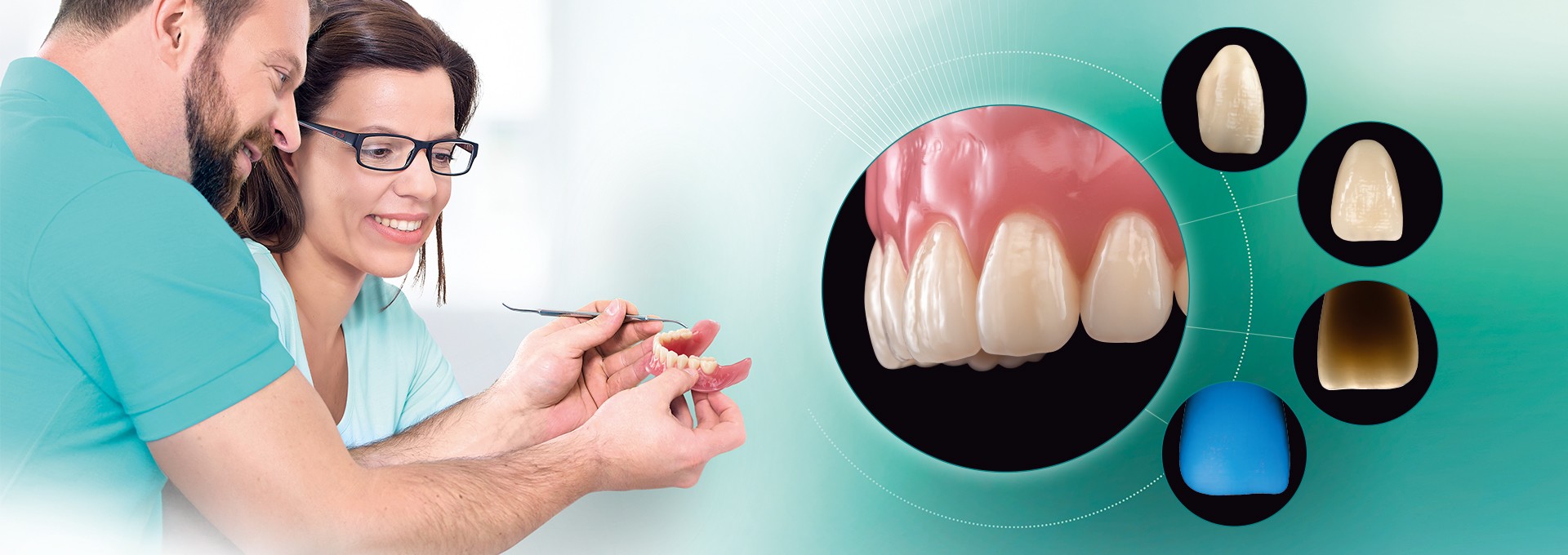 Dos protésicos dentales examinan una prótesis digital. Diversas imágenes del diente protésico VITA VIONIC VIGO.