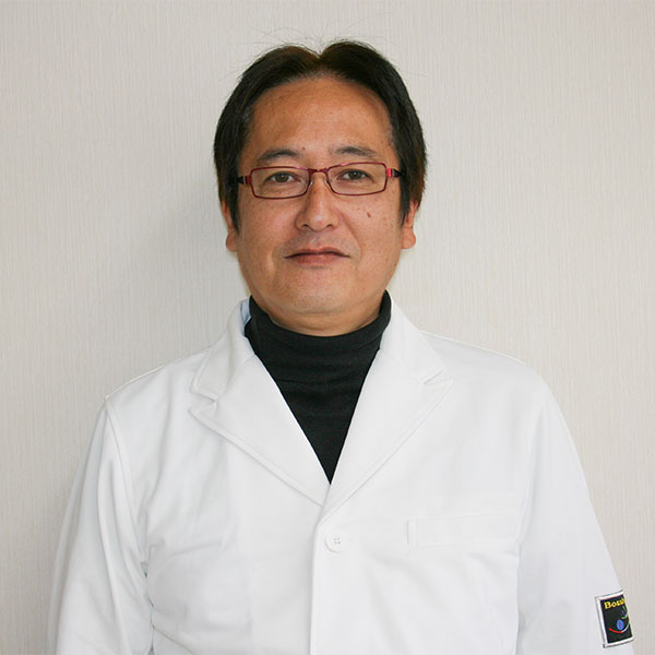 Técnico dental Yasunori Tanaka, Kōbe, Japón